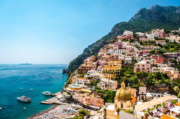 Wybrzeże Amalfi to jeden z najbardziej spektakularnych fragmentów włoskiego wybrzeża